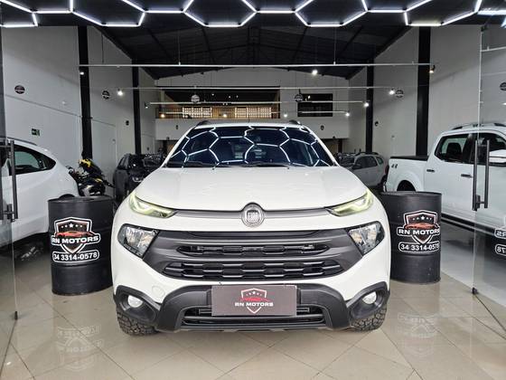 FIAT TORO 2.0 16V TURBO DIESEL ULTRA 4WD AT9 FIAT TORO 2.0 16V TURBO DIESEL ULTRA 4WD AT9